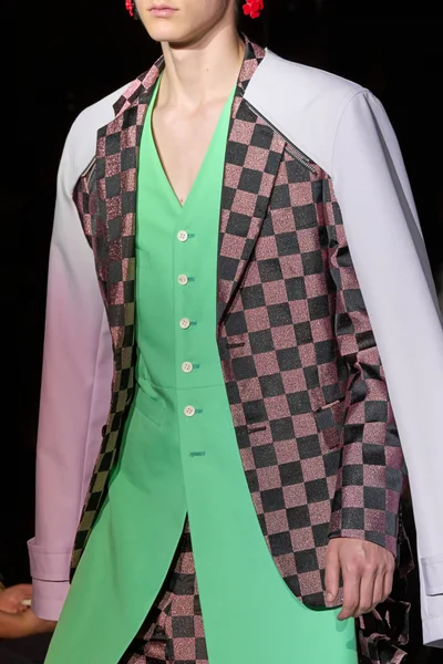 Look 60